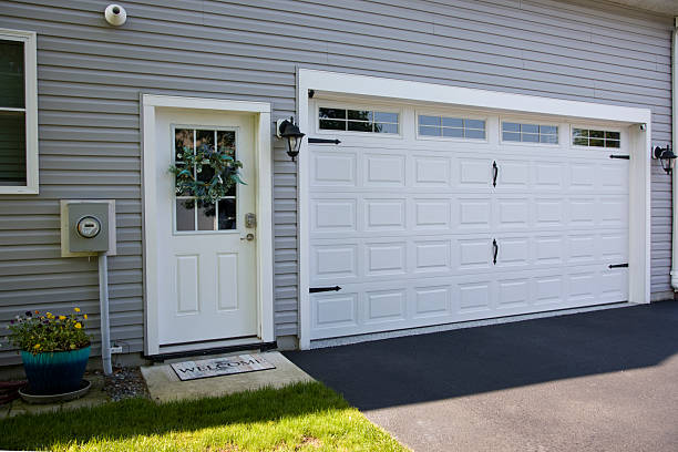 24/7 Emergency Garage Door Panel Replacement experts in Jonesville, MI